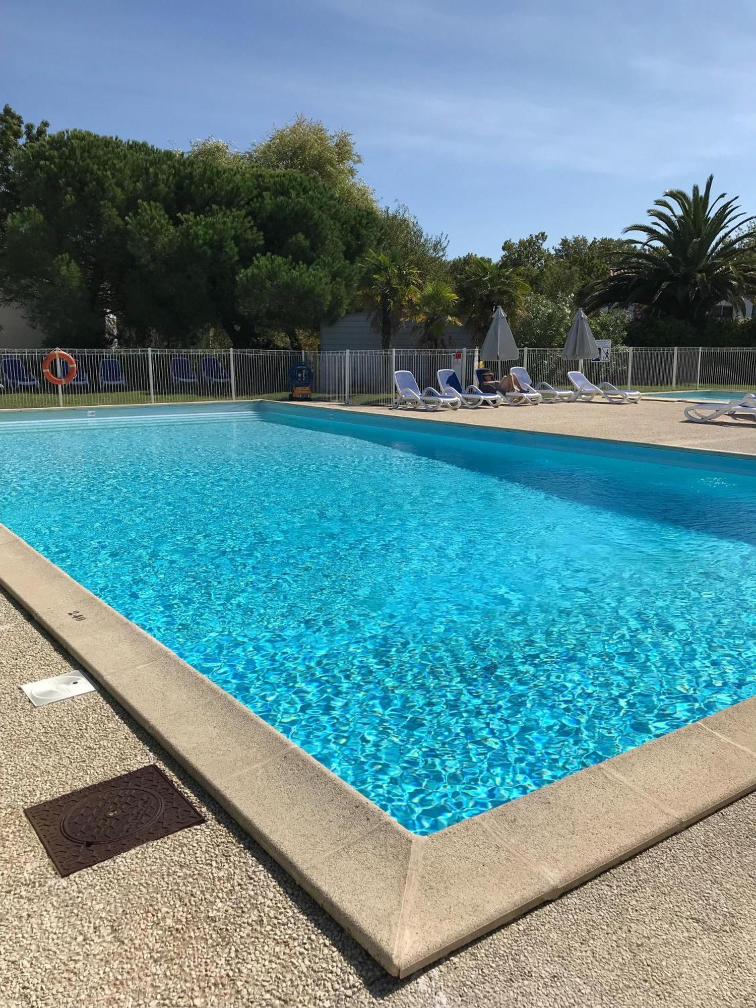 Maison Cosy Avec Piscine Partagee Le Château-dʼOléron Exteriör bild